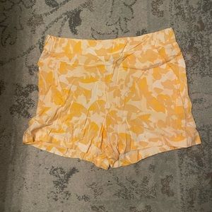 Nine West Floral shorts. Size Large